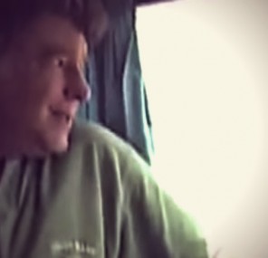 אנשים פשוט צפים