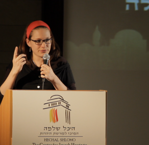 מאחורי המסכה