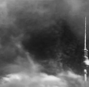 בין חירות לרדיפה