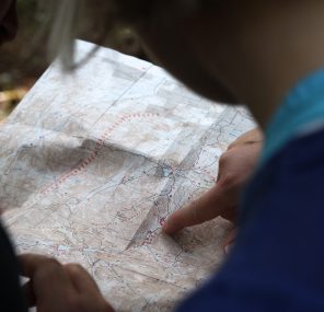 לך בעקבות לבך?