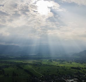 חיים וחסד עשית עימדי