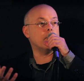 הסדק דרכו נכנס האור