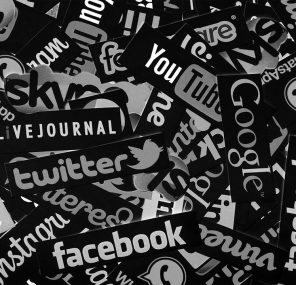 פייסבוק – סיפור על אהבה וחושך