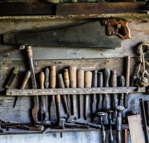 לעצור, ולחדד את המסור