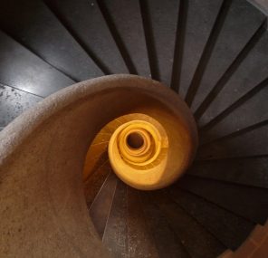 להתרומם כל הדרך אחורה